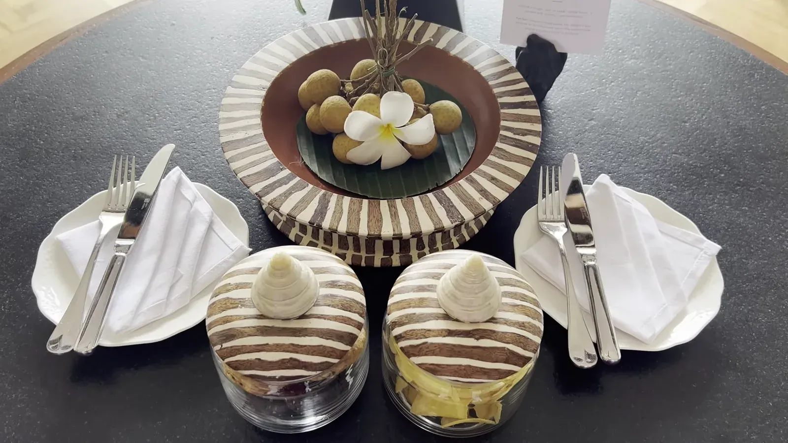 The welcome amenity at The Sira Lombok: fresh fruit and a personalised note on a wooden tray